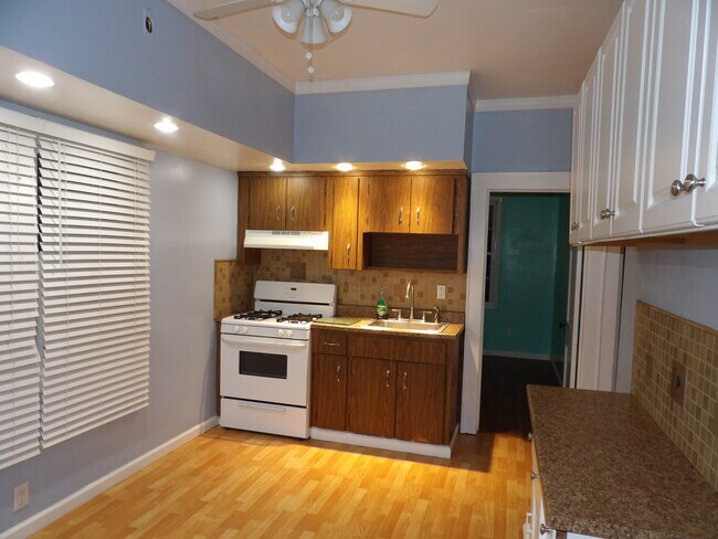 Eat inKitchen - 141 Banta Ave
