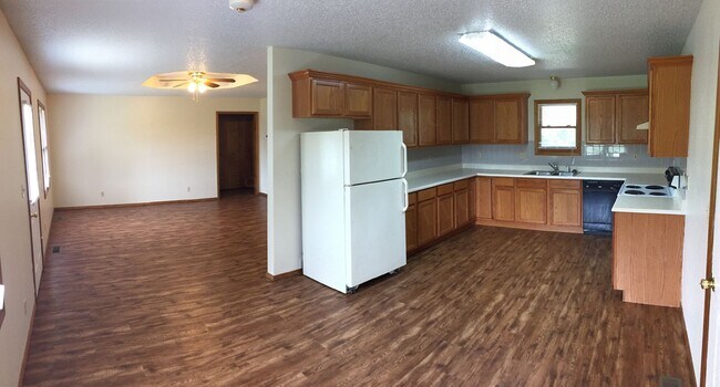Foto del edificio - 3 Bed 1 Bath REMODELED House For Rent in M...