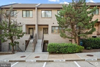 Building Photo - 3895 Steppes Ct