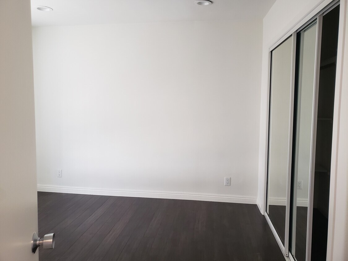 Building Photo - 3960 Van Buren Pl