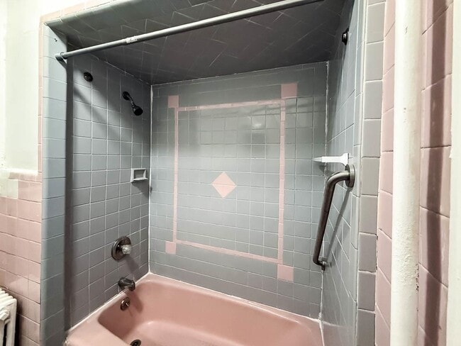 Foto del edificio - 57 Roosevelt Ave