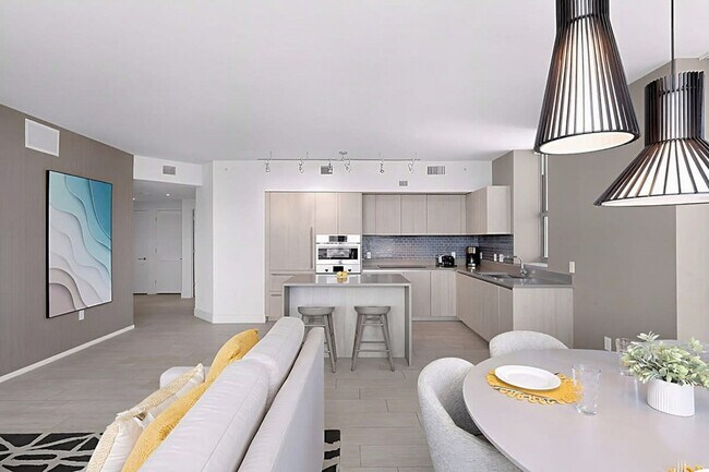 Building Photo - 4010 S Ocean Dr