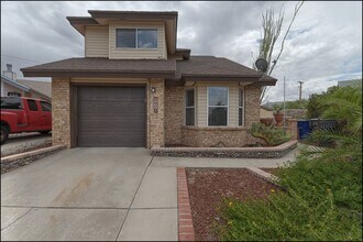 Building Photo - 894 Melville Ln