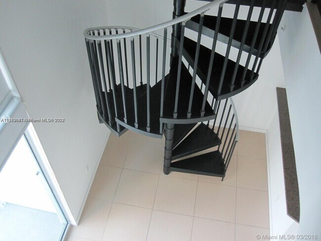 Foto del edificio - 300 S Biscayne Blvd