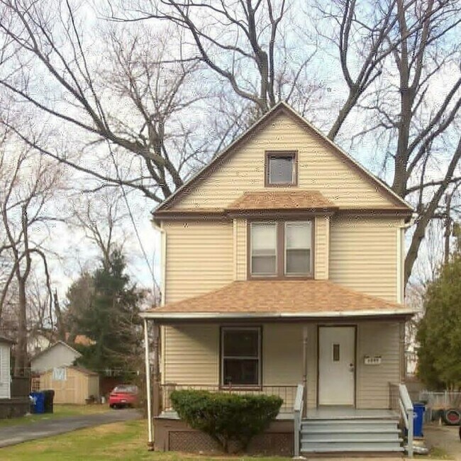 Building Photo - 1290 E.188th St. Cleveland Ohio