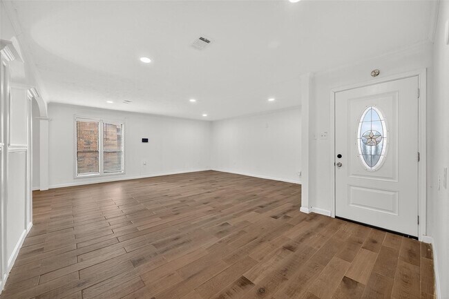 Foto del edificio - 5039 Shadowridge Dr