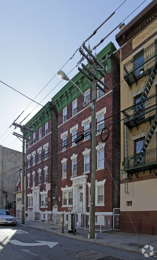 Building Photo - 157 Duncan Ave
