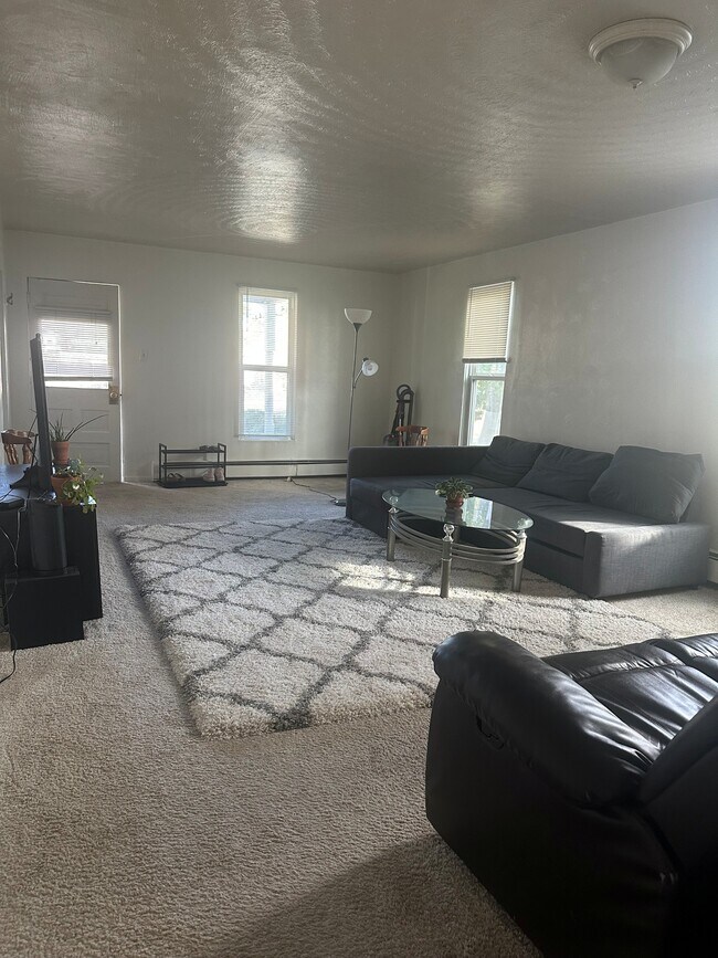 Foto del edificio - 2524 Mapleton Ave