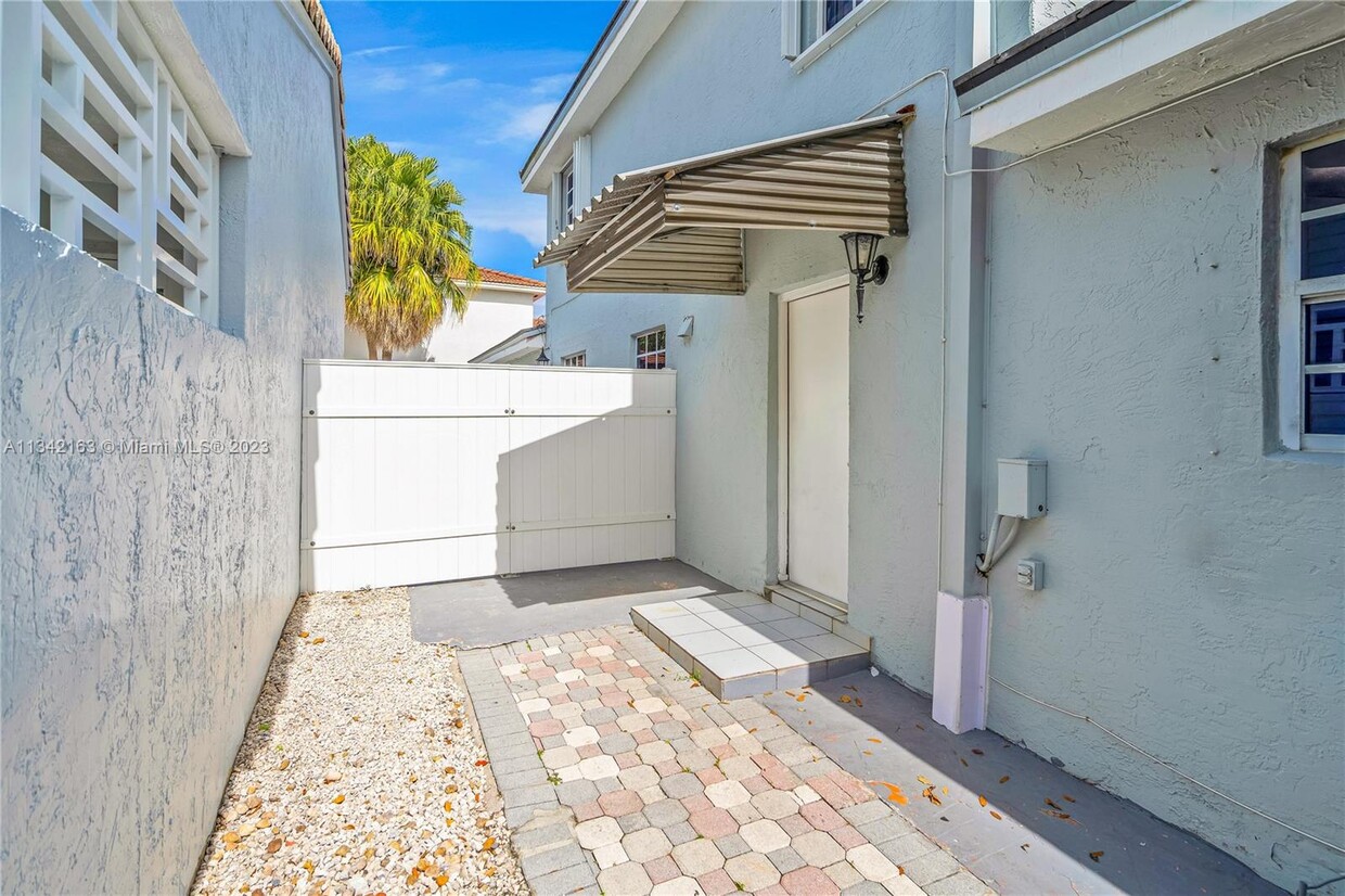 Primary Photo - 8705 NW 150th Terrace