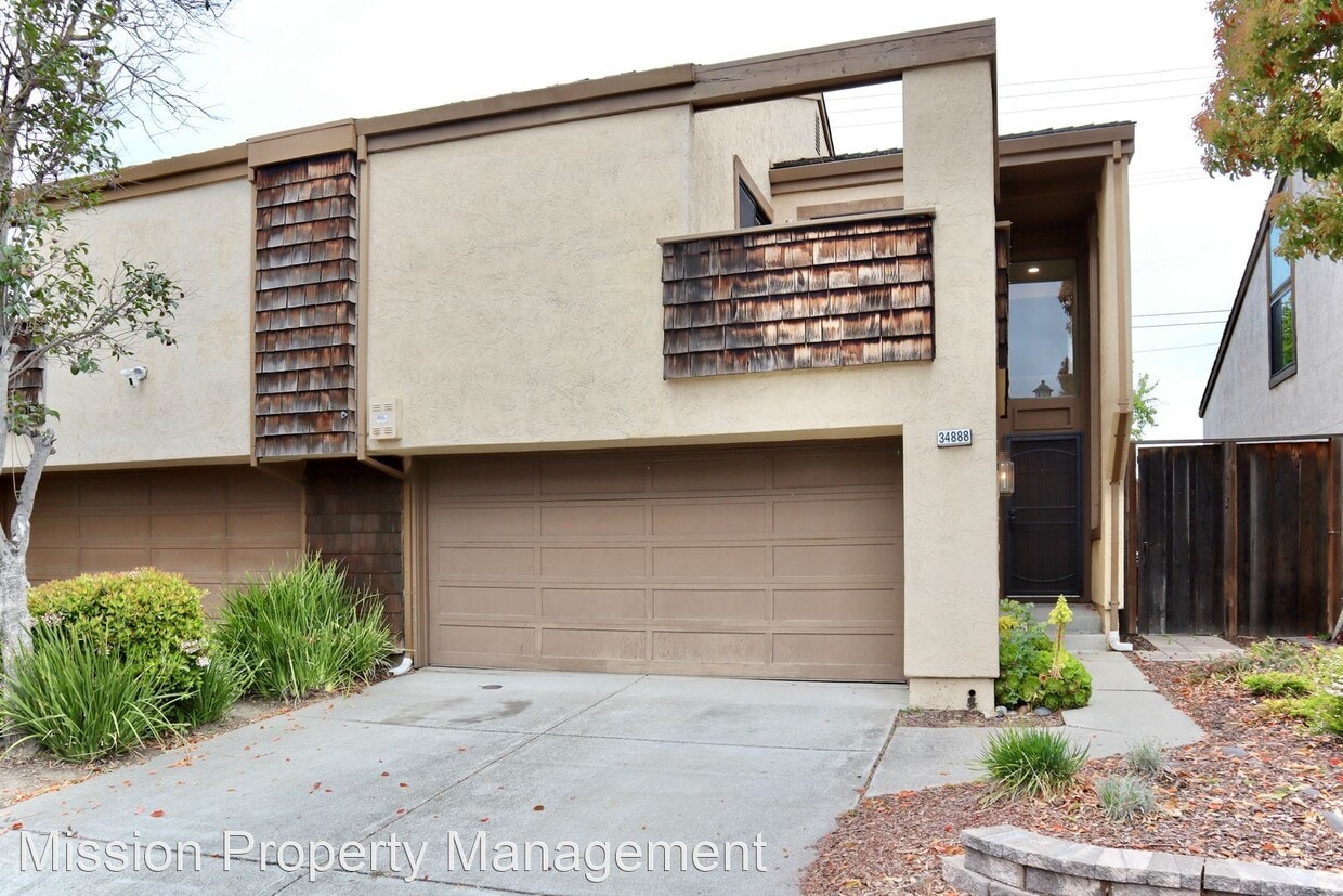 Primary Photo - 3 br, 2.5 bath House - 34888 Sea Cliff Ter