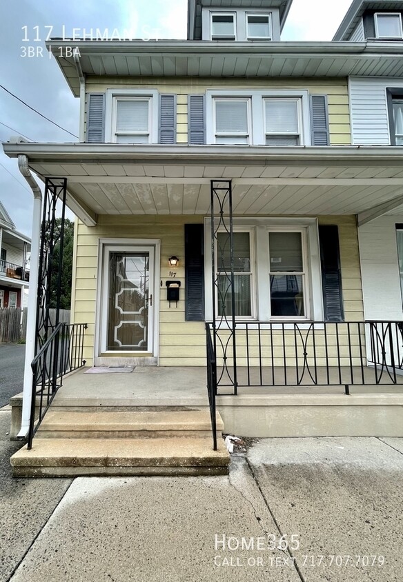 Primary Photo - Large Three Bedroom One Bath home with off...