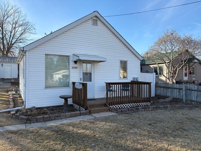 Building Photo - 1006 N Brobst St