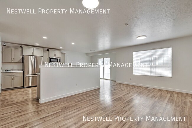 Building Photo - Great 3-bed Townhome in Saratoga Springs.