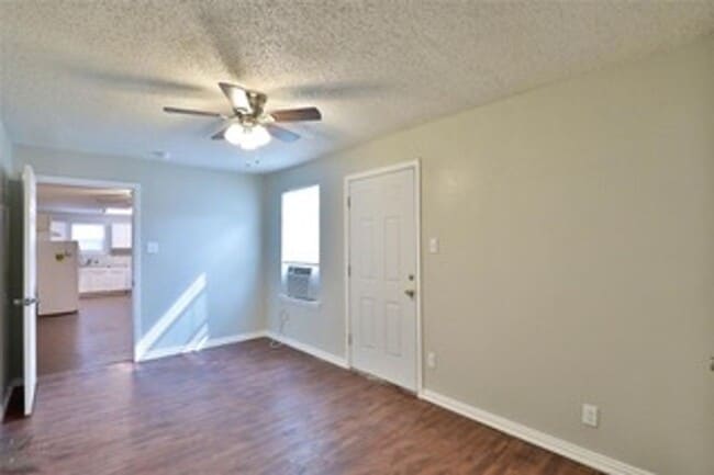 Building Photo - 218 College Unit B
