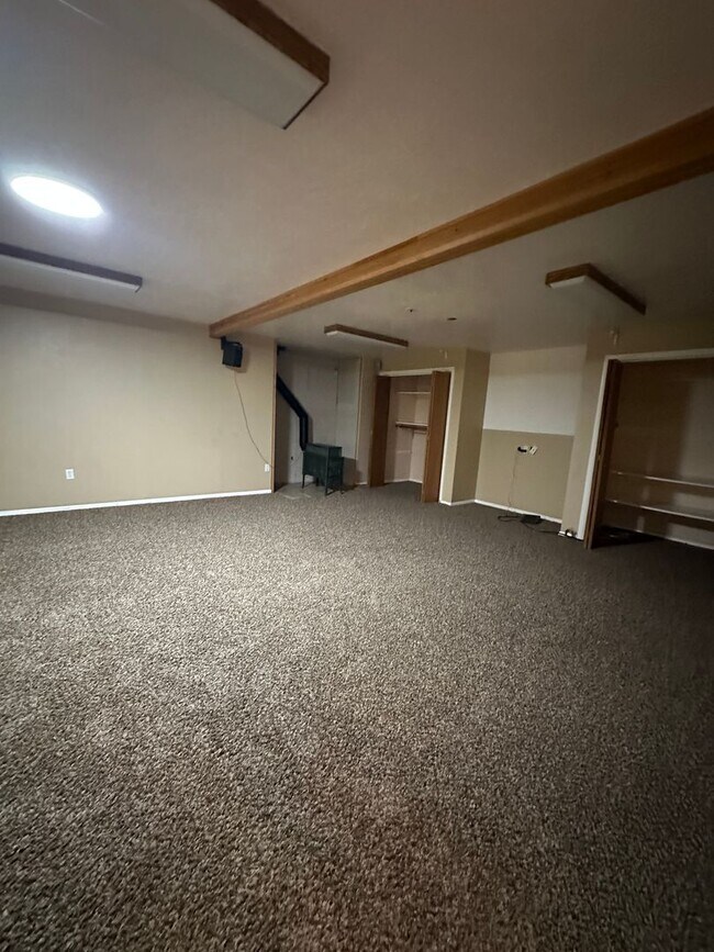 Building Photo - 2269 W Skyview Dr