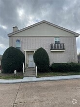 Building Photo - 18101 Heritage Ln