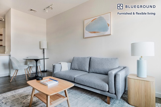 Building Photo - 240 Sidney St