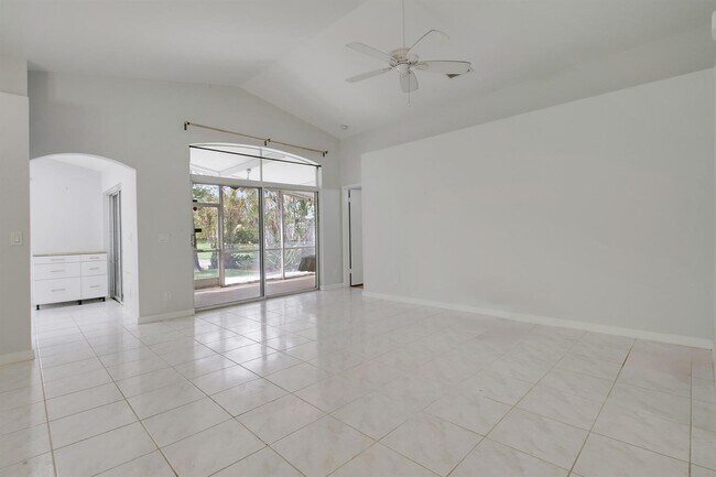 Foto del edificio - 7333 Burgess Dr