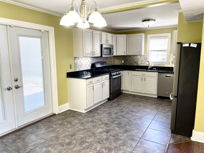 Building Photo - Stunning 3-bedroom single family home in N...