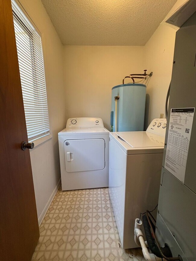 Foto del edificio - 214 Candlebrook Dr