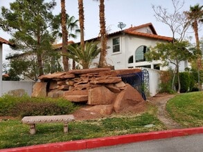 Building Photo - 8735 Villa Ariel Ln
