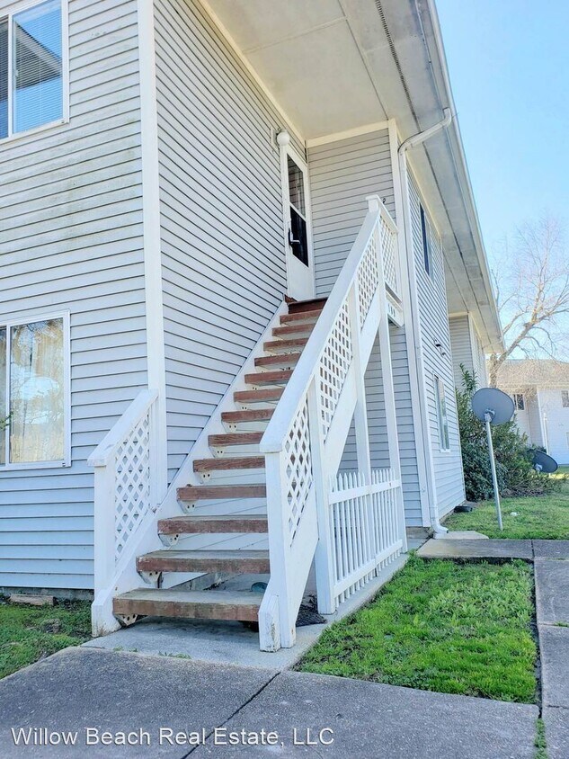 2 br, 2 bath House 109 Roane Drive E House Rental in Hampton, VA