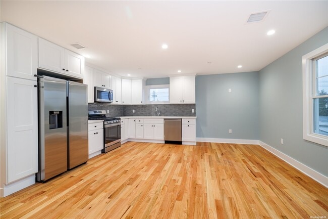 Building Photo - 506 Lakeview Ave