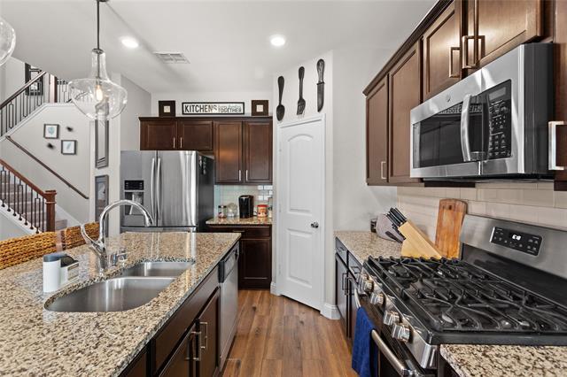 Foto del edificio - 1420 Alamandine Ave