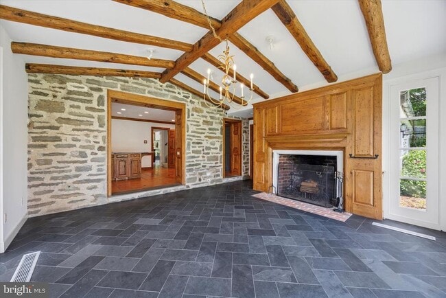 Foto del edificio - 1024 N Spring Mill Rd