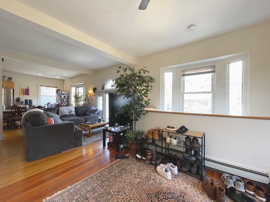 Primary Photo - 66 Englewood Ave