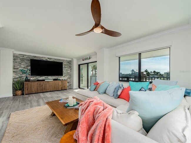 Building Photo - 240 Sand Key Estates Dr