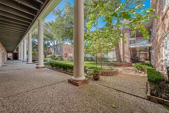 Building Photo - 2201 Fountain View Dr