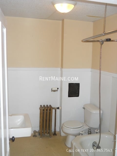 Building Photo - 591 Main St