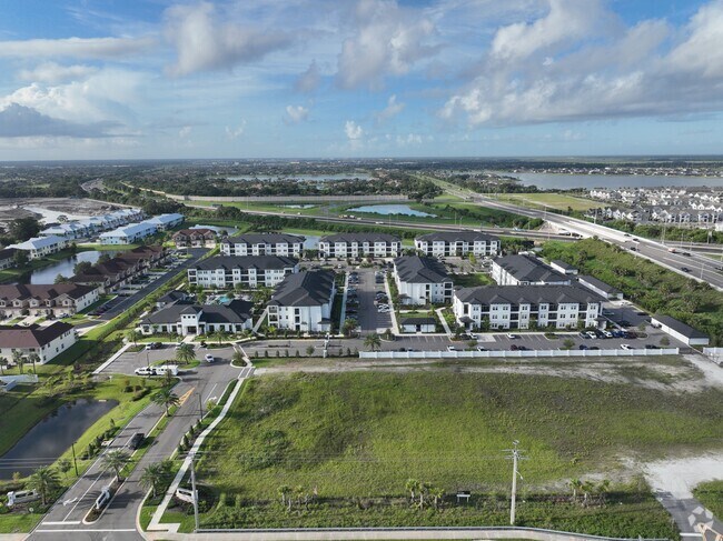 Exterior 3D - Discovery at Space Coast