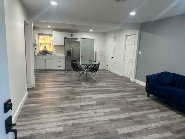 Building Photo - 905 Colquitt Cir