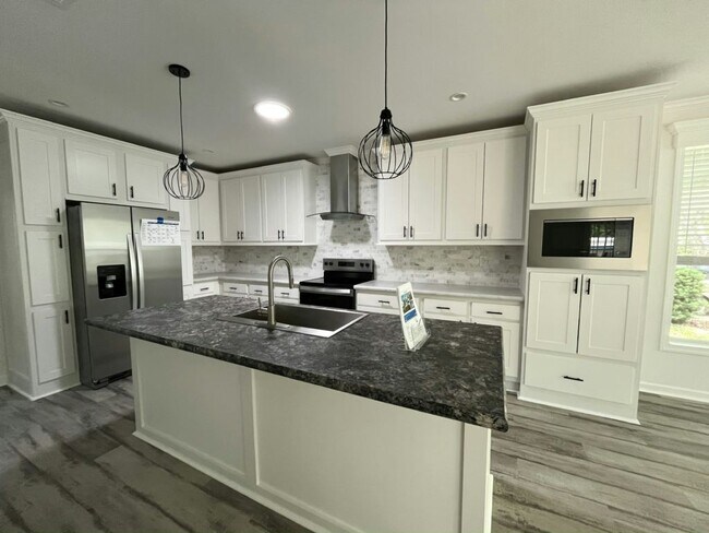 Building Photo - 113 Hill Cir