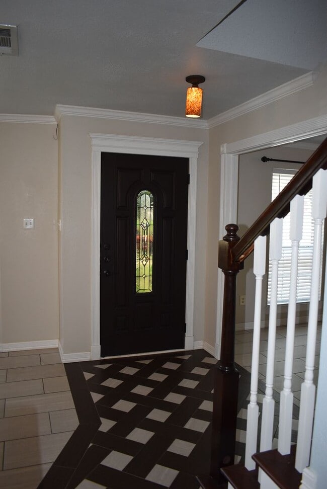 Building Photo - Beautiful Remodeled Home with 3 Bedrooms a...