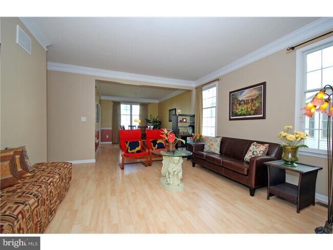 Foto del edificio - 12 Esterbrook Dr