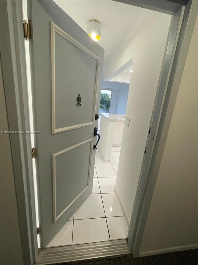 Foto del edificio - 1465 NE 123rd St