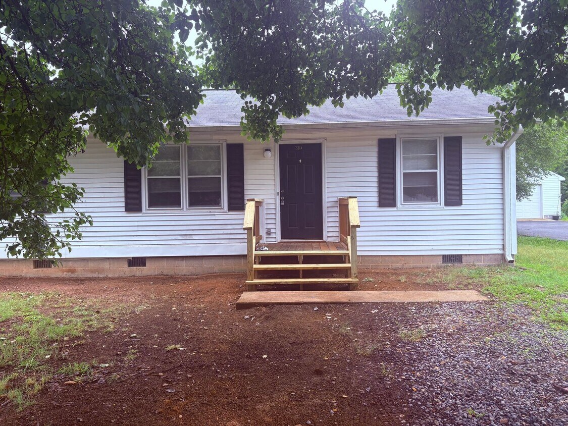Foto principal - Cozy Colonial Duplex