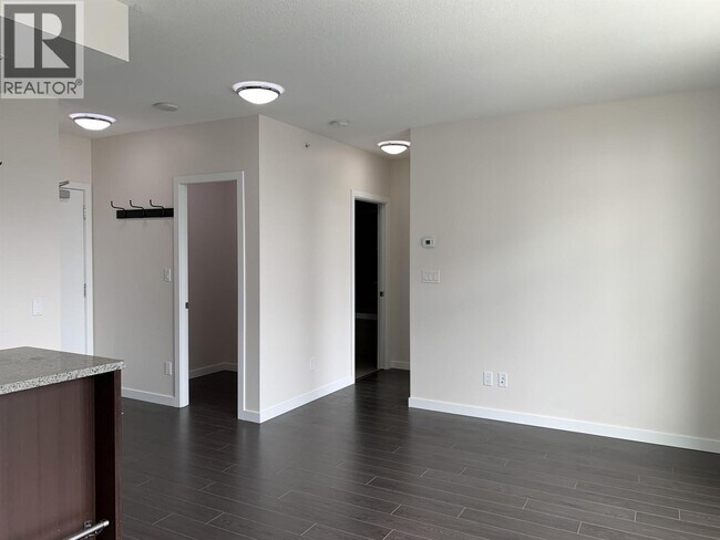 Photo du bâtiment - 108 W 1st Ave