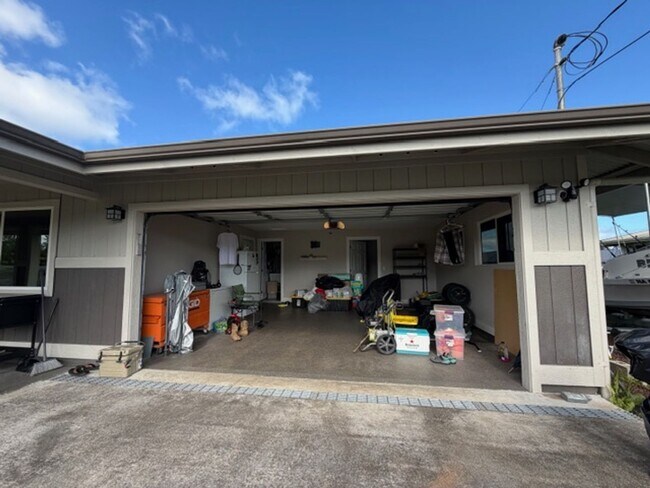 Foto del edificio - Beautiful & spacious 3 bedroom, 2 bathroom home in Ainaloa Subdivision.