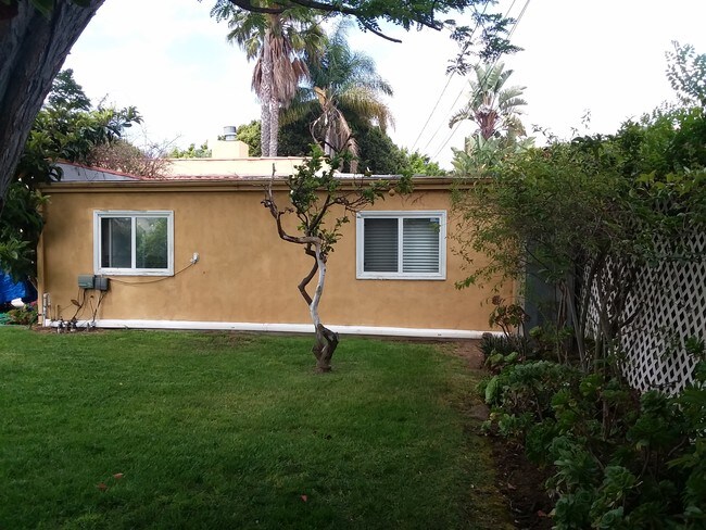 Building Photo - 2234 Cloverfield Blvd