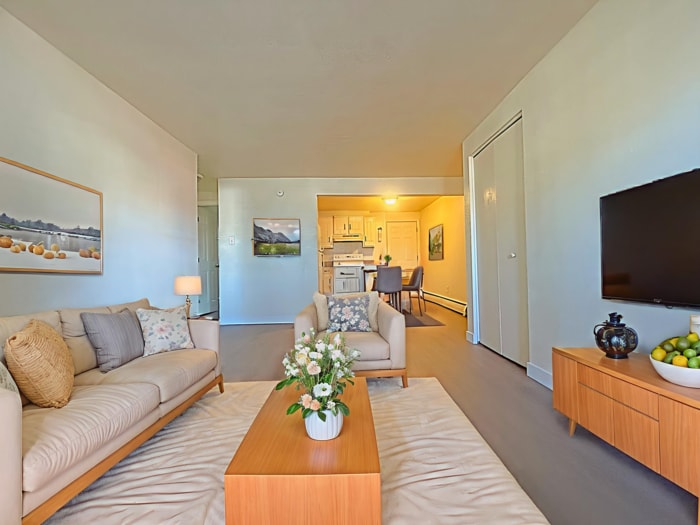Primary Photo - Cozy 2 bedroom apartment on East side!