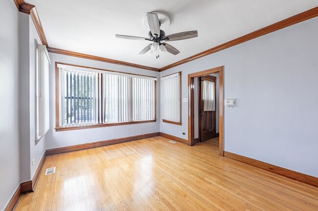 Building Photo - 6141 S Kilbourn Ave