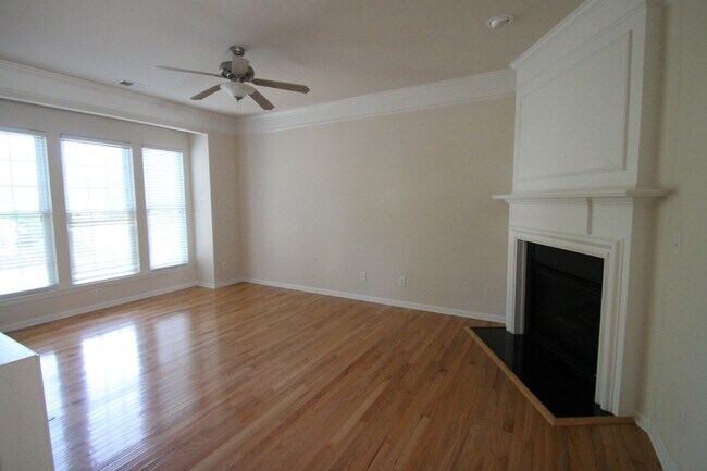 Foto del edificio - Exclusively Offered by Muse Realty, LLC