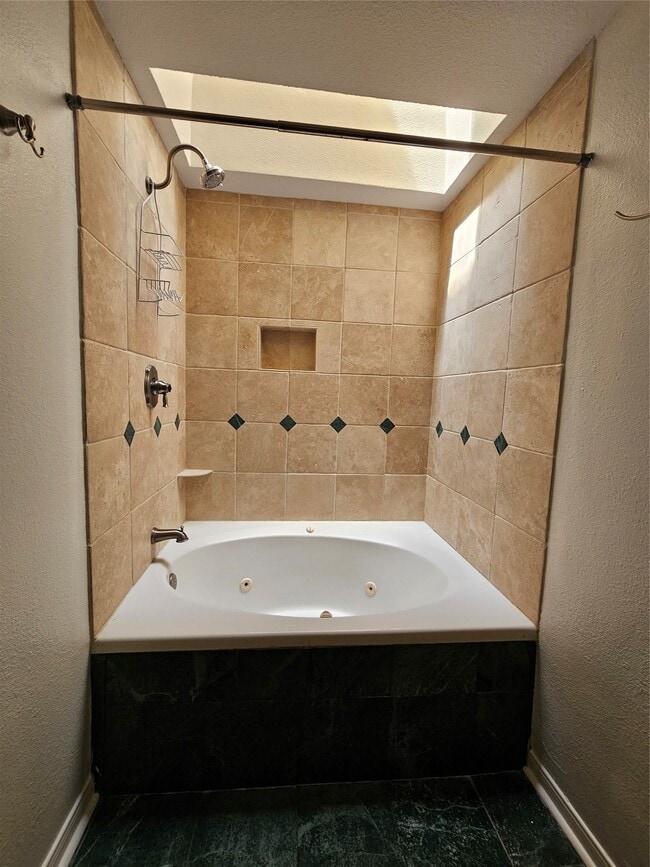 Building Photo - 9800 Pagewood Ln