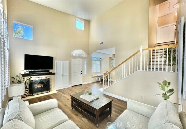 Building Photo - 63 Tierra Montanosa
