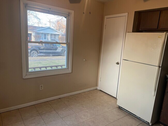 Building Photo - 503 E Lowell Ave