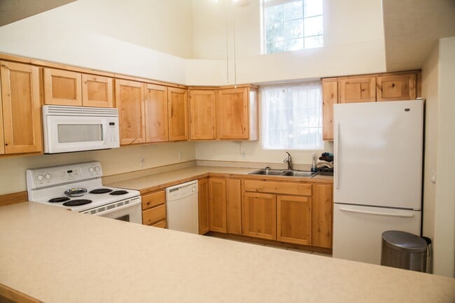 Building Photo - 477 Hale Ave